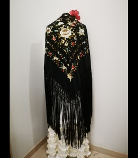Mantón de seda para bailar en color negro bordado con colores