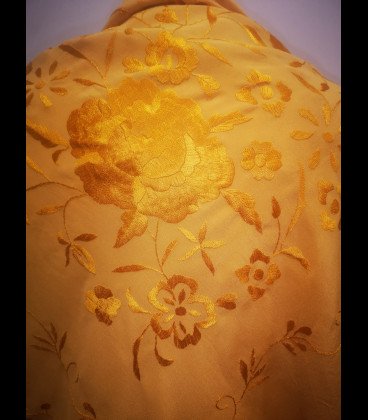 Semi- professional flamenco dancing shawl in color gold