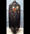 Mantón de seda para bailar en color negro bordado con colores